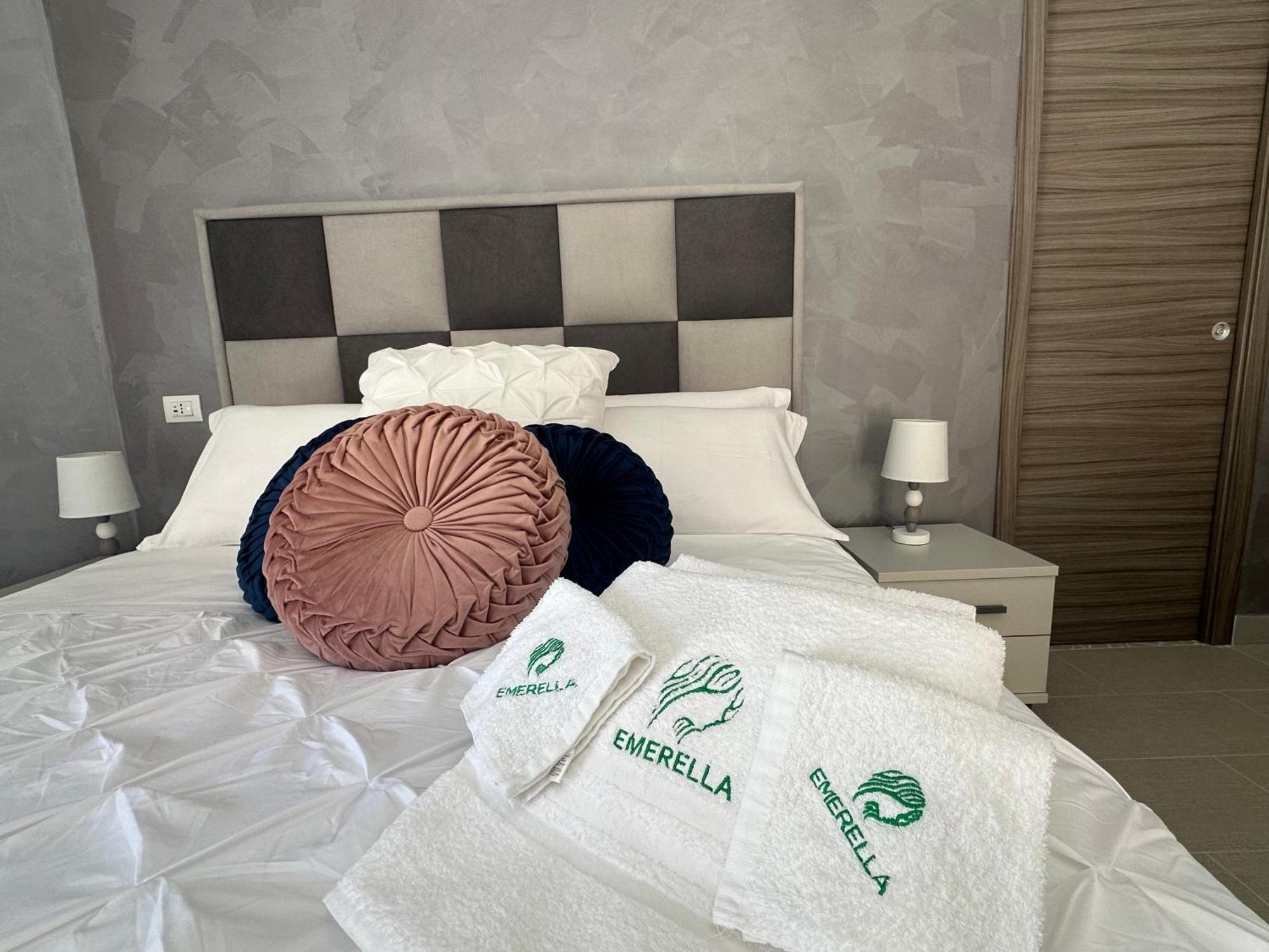 Emerella Luxury Suites-Siderno Lungomare Bagian luar foto